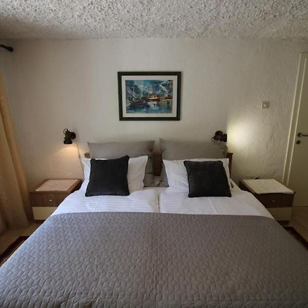 Apartment Sunny Garden โปเรช ภายนอก รูปภาพ