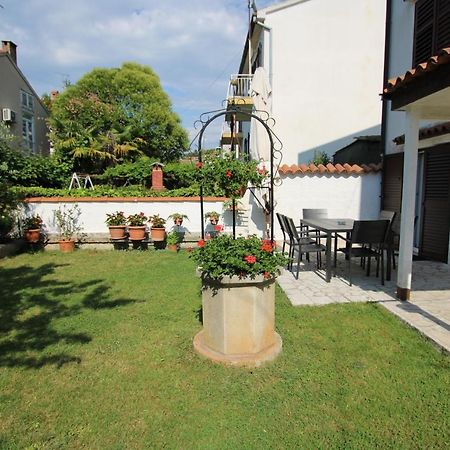 Apartment Sunny Garden โปเรช ภายนอก รูปภาพ