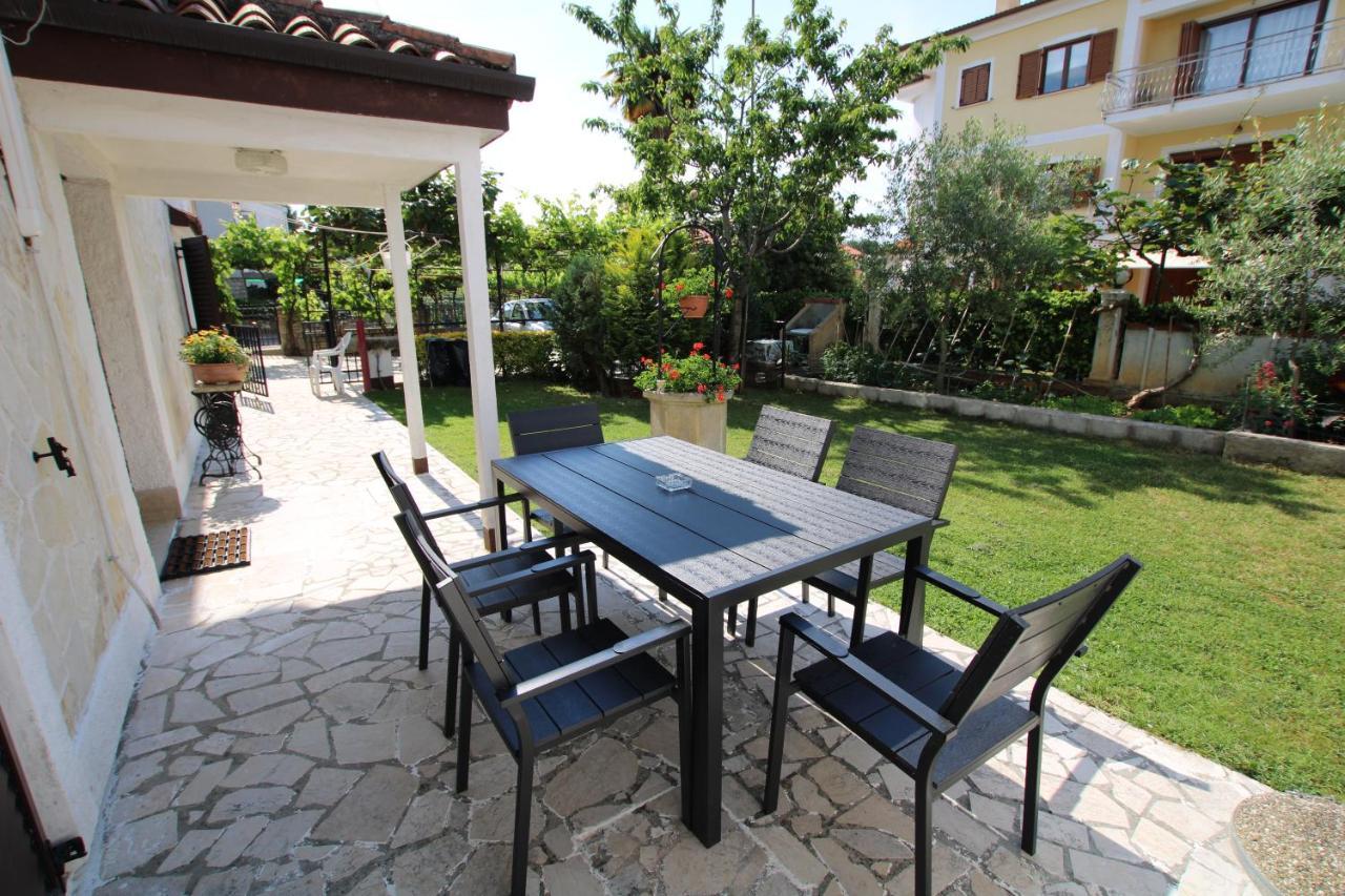 Apartment Sunny Garden โปเรช ภายนอก รูปภาพ