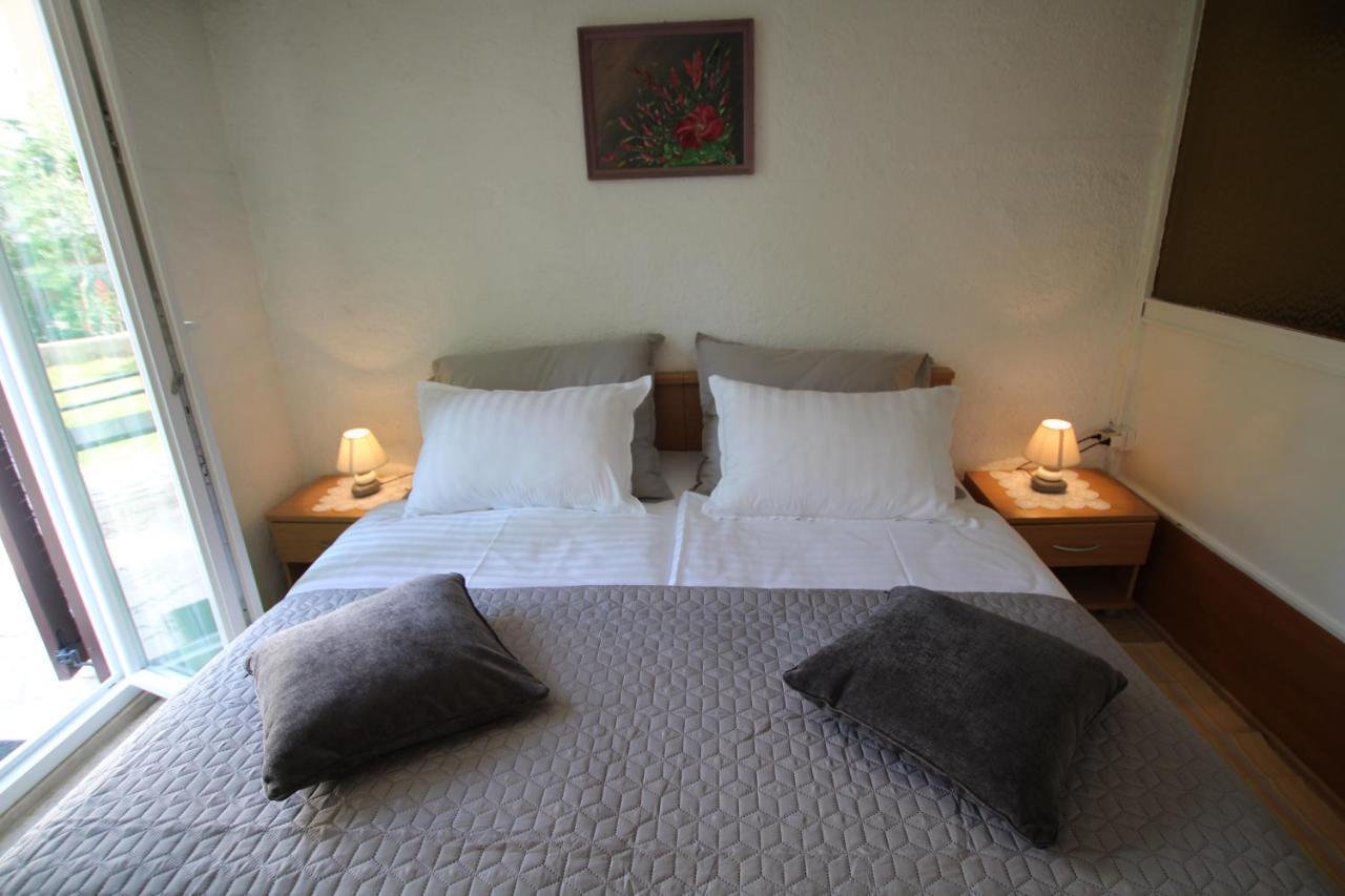 Apartment Sunny Garden โปเรช ภายนอก รูปภาพ
